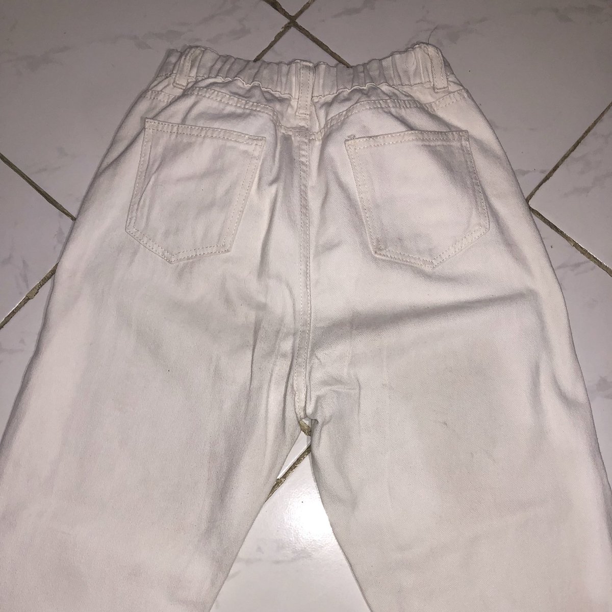 lijenohi's tweet photo. Wts celana jeans cream size m

💰40k (full co)/36k (splitpay)
📍shipping from Jatim 
🛒 co oren freeong

🏷️ celana, jeans
#bu #preloved #wts #zonauang #zonajajan https://t.co/RjXQUQYmCR