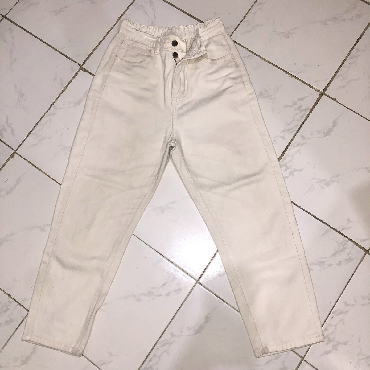 lijenohi's tweet photo. Wts celana jeans cream size m

💰40k (full co)/36k (splitpay)
📍shipping from Jatim 
🛒 co oren freeong

🏷️ celana, jeans
#bu #preloved #wts #zonauang #zonajajan https://t.co/RjXQUQYmCR