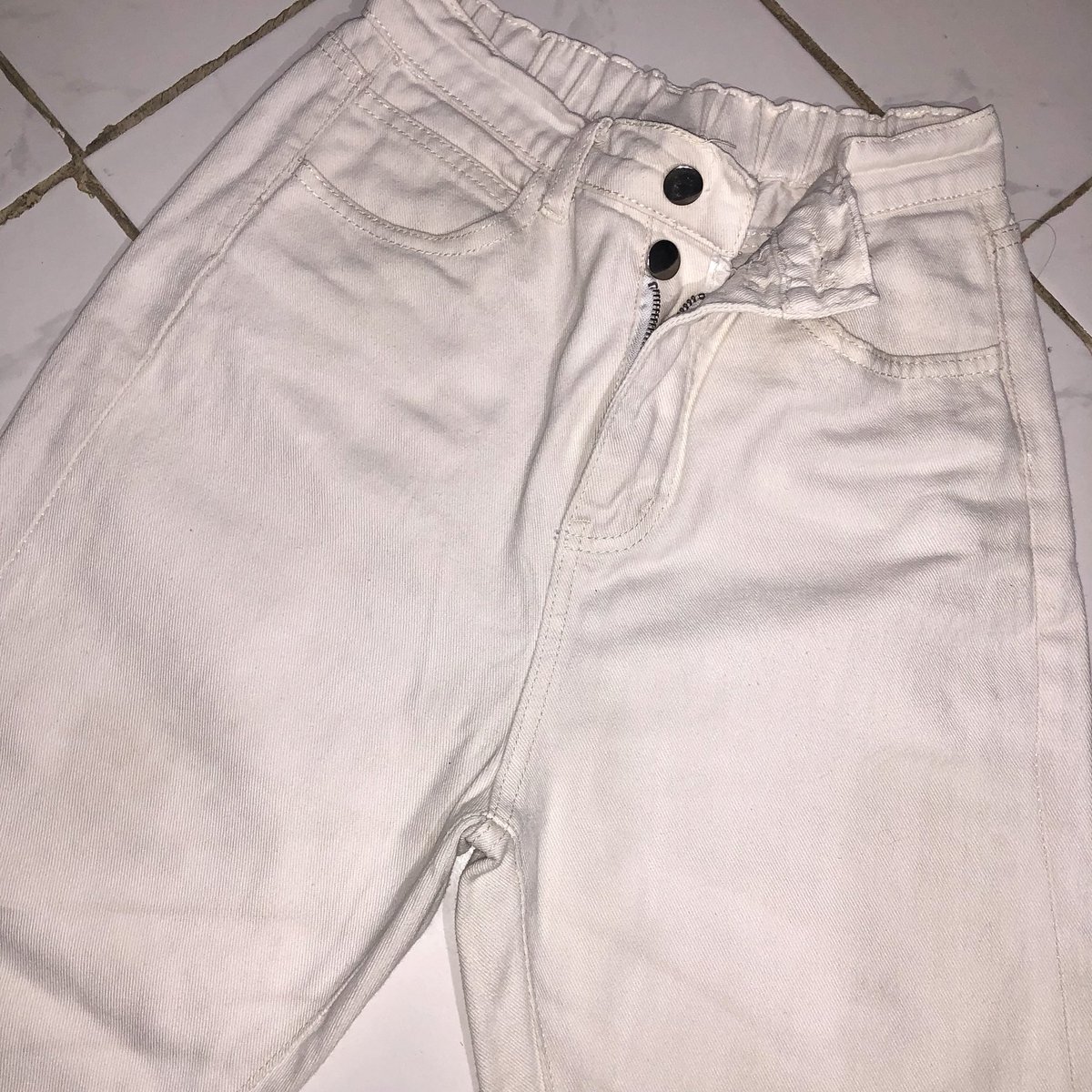 lijenohi's tweet photo. Wts celana jeans cream size m

💰40k (full co)/36k (splitpay)
📍shipping from Jatim 
🛒 co oren freeong

🏷️ celana, jeans
#bu #preloved #wts #zonauang #zonajajan https://t.co/RjXQUQYmCR