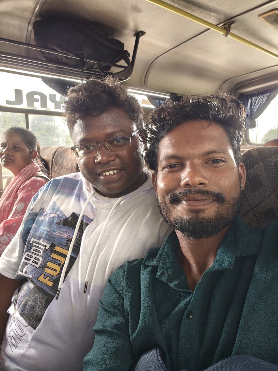 Sandeep_Jamuda's tweet photo. Photodump; After all the long years later meetup, Casually clicked, but sweet and memorable, with my Raftaar/Nakdu !!! 

#friendship #friends #dosti #dostana #dostigiri #awarapan #sanga #makara #mitra #khirannaik
#sandeepjamuda #sandeepmunda #smj #smjuniverse #smjworld https://t.co/KohNdWUTMB