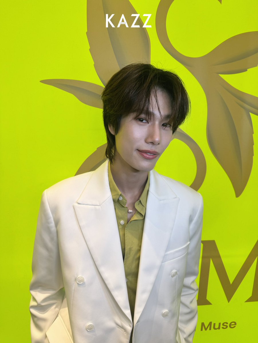 Kazzmagazine's tweet photo. โมเมนต์สุดหล่อ!! "ภูวินทร์" ในงาน "Captivating Tea Muse with Phuwin" ฉลองเปิดสาขาใหม่ CTM Siamscape 🍵❤️

#CaptivatingteamusewithPhuwin
#CTMwithPhuwin
#CaptivatingTeaMuse
#CTMSIAMSCAPE
#CTMTHAILAND 
#KAZZMAGAZINE https://t.co/tySYdvDYAQ