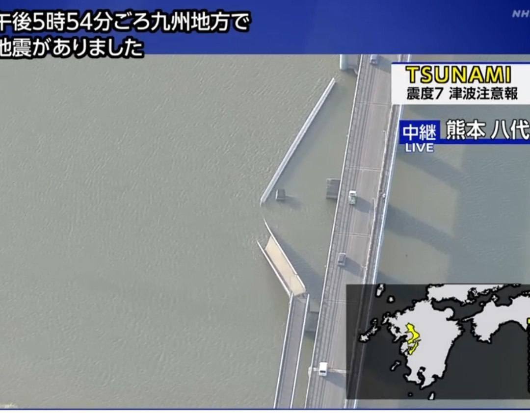 InfosFrancaises's tweet photo. 🇯🇵 SÉISME AU JAPON : Des dizaines de victimes signalées à Kumamoto. "Un nombre considérable de personnes" seraient mortes dans un centre commercial effondré après le puissant séisme de magnitude 7.1 qui a frappé l'archipel ce matin, rapporte la chaîne japonaise TBS. https://t.co/pGJnVqr291