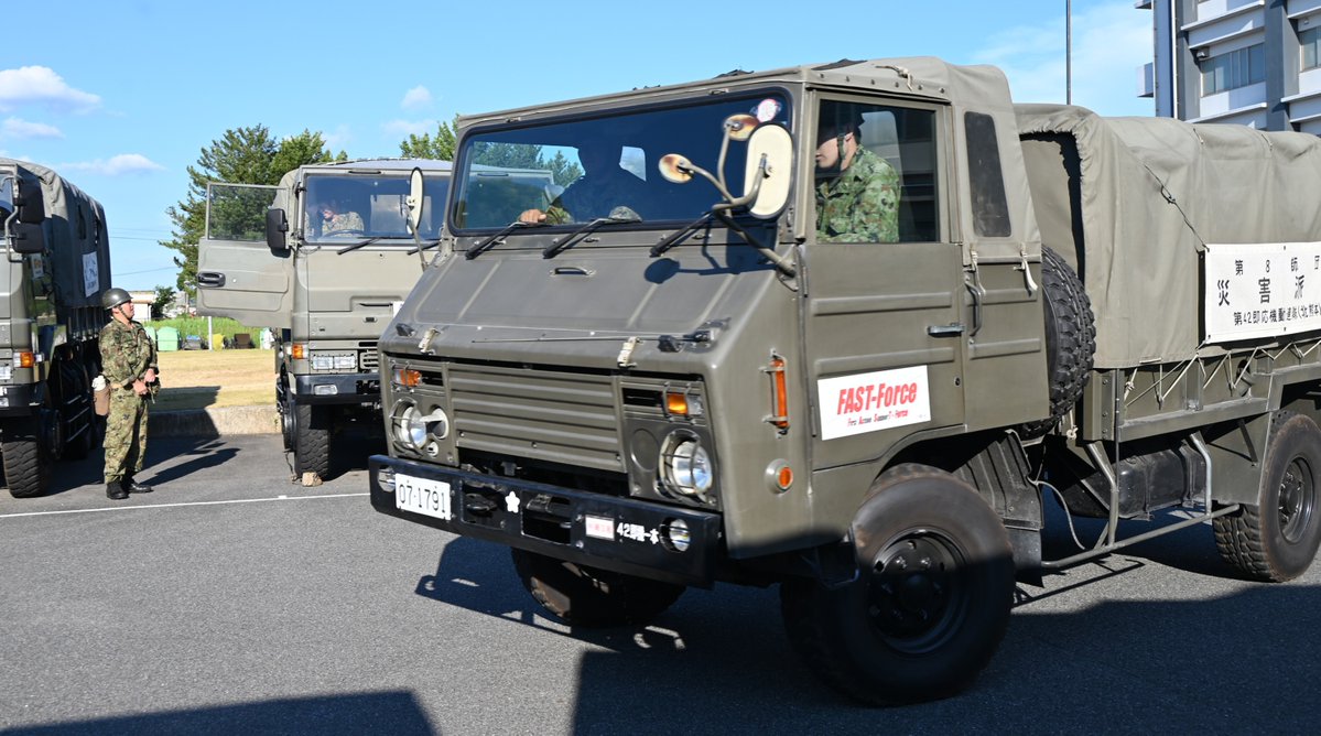 JGSDF_WA_pr's tweet photo. 【 ＃熊本地震 】令和８年７月２８日（火）１６時２７分頃に発生した令和８年熊本地震に伴い、西部方面隊は、直ちに情報収集活動を開始するとともに、熊本県において、県からの災害派遣要請を受け第８師団が出動し３，６００名態勢で被災された方々の救出活動を実施しています。
現場に向かう隊員達は自らの安全を確保しつつ、迅速な状況把握及び人命救助に当たっています。
＃人命救助