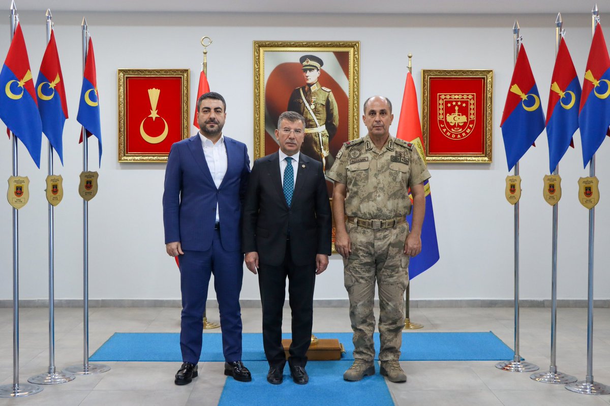 malicevheri's tweet photo. AK Parti Karaköprü İlçe Başkanımız Orhan Çelik ile birlikte, Şanlıurfa İl Jandarma Komutanımız Tuğgeneral Ali Naci Aldemir’i ziyaret ettik.

Ziyaretimizde; ilimizin huzur ve güvenliğinin korunması, vatandaşlarımızın emniyet içinde yaşamını sürdürebilmesi, kırsal mahallelerimiz ile sınır hattında yürütülen güvenlik çalışmaları üzerine kapsamlı değerlendirmelerde bulunduk.

Şanlıurfa’nın huzuru için gece gündüz demeden büyük bir özveriyle görev yapan Jandarma Teşkilatımıza teşekkür ediyor, Tuğgeneral Ali Naci Aldemir Komutanımıza çalışmalarında başarılar diliyorum.
@avorhancelik