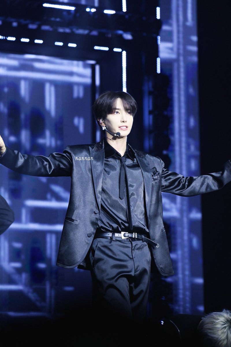 kngynn11's tweet photo. 정장을 입으면 왕자님처럼 잘생겨요  SJ83z 무대 최고예요 #leeteuk
#박정수
#이특
#利特
#朴正洙
#parkjungsoo https://t.co/lrAtdZe5yt