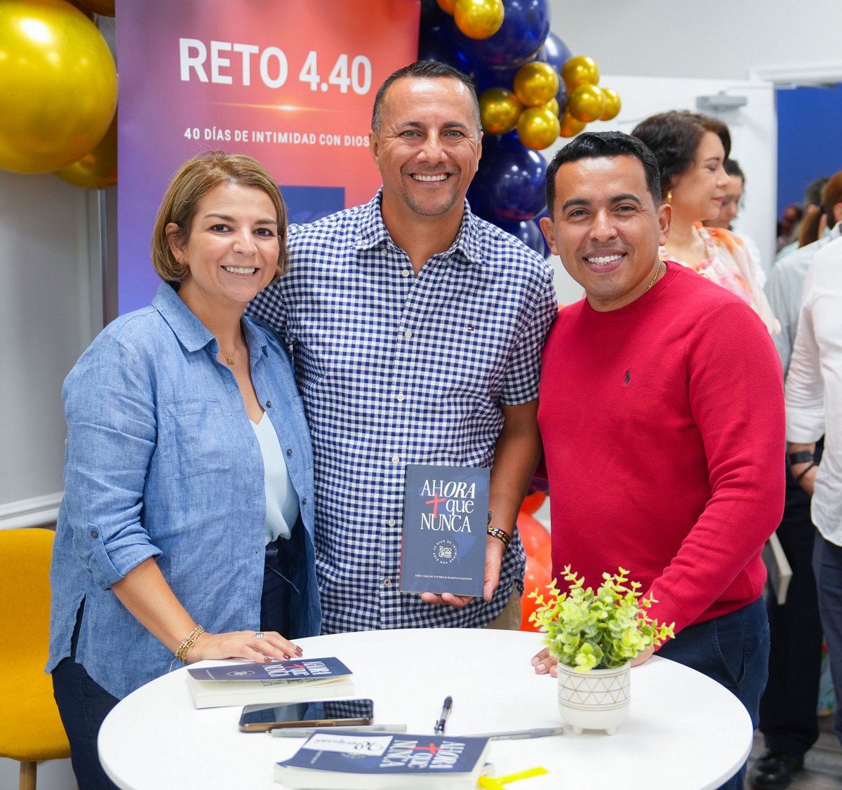 maritonaranjo's tweet photo. Tras su lanzamiento este fin de semana en el sur de la Florida, el libro Ahora más que nunca, escrito por los comunicadores José Carlos Vivero, conocido como Jovi, y Marito Naranjo, estará disponible en Colombia a partir del jueves 30 de julio. 

https://t.co/84iUkyJyDL https://t.co/MweD5h7NIN
