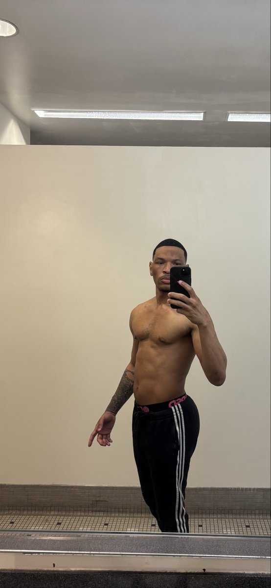 Kwonntrovert's tweet photo. Morning gym deposit https://t.co/RwFgxguIbf