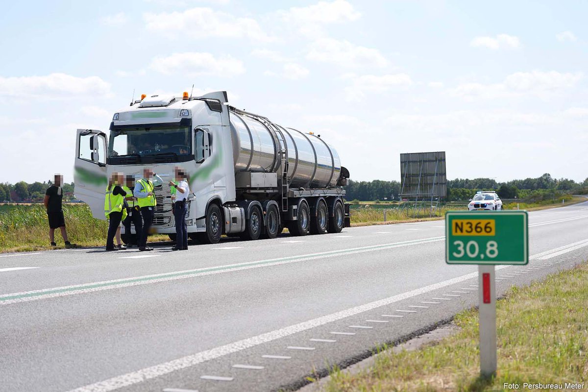 Voetganger zwaargewond na aanrijding met vrachtwagen
