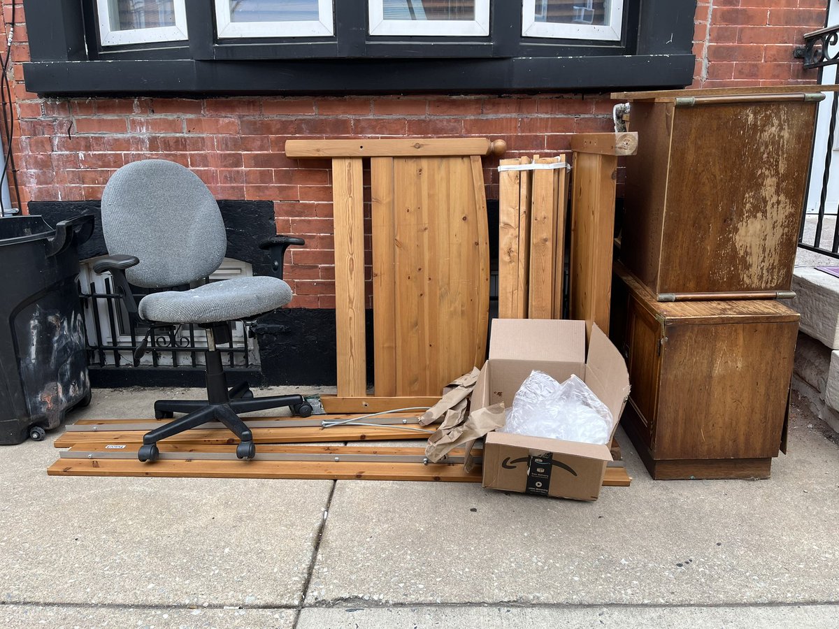 quinn4017's tweet photo. @StreetsPhila 
This has been sitting here for two trash day cycles. Can you send a truck for this soon!!! (1740 S Bancroft Street) Ty https://t.co/Y91j9bRFvU
