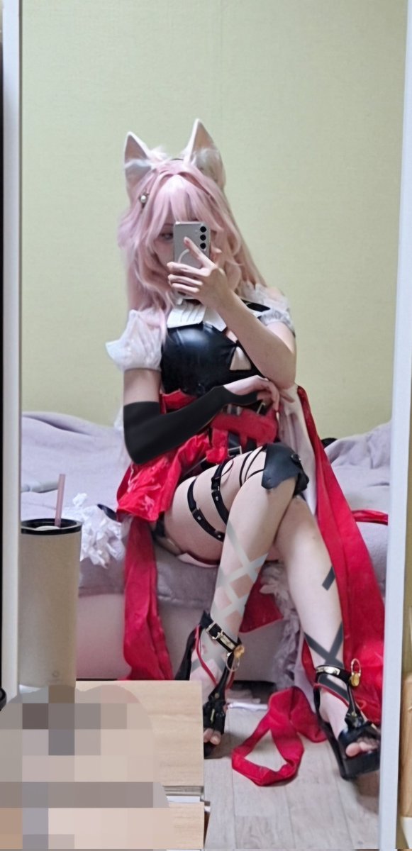 Mit_eulo's tweet photo. 明日方舟  ▪︎ ПОЗЁМКА

#Arknights #鸿雪
#cosplay https://t.co/nyhdbP8cHm