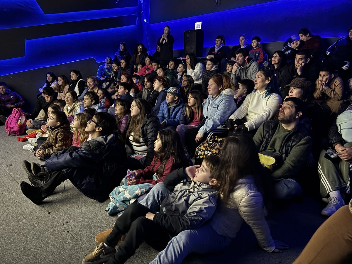 CICPBA's tweet photo. | Así vivimos la primera semana de vacaciones de invierno en Plaza de la Ciencia 🚀

Líquenes, escorpiones, murciélagos, tiburones, alimentos, materiales y mucha ciencia fueron parte de estos primeros días ✨

¿Te lo perdiste? No pasa nada, estamos hasta el domingo ¡Te esperamos! https://t.co/KBQTdarZfL