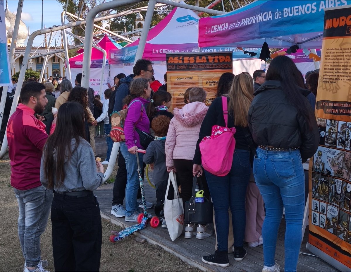 CICPBA's tweet photo. | Así vivimos la primera semana de vacaciones de invierno en Plaza de la Ciencia 🚀

Líquenes, escorpiones, murciélagos, tiburones, alimentos, materiales y mucha ciencia fueron parte de estos primeros días ✨

¿Te lo perdiste? No pasa nada, estamos hasta el domingo ¡Te esperamos! https://t.co/KBQTdarZfL