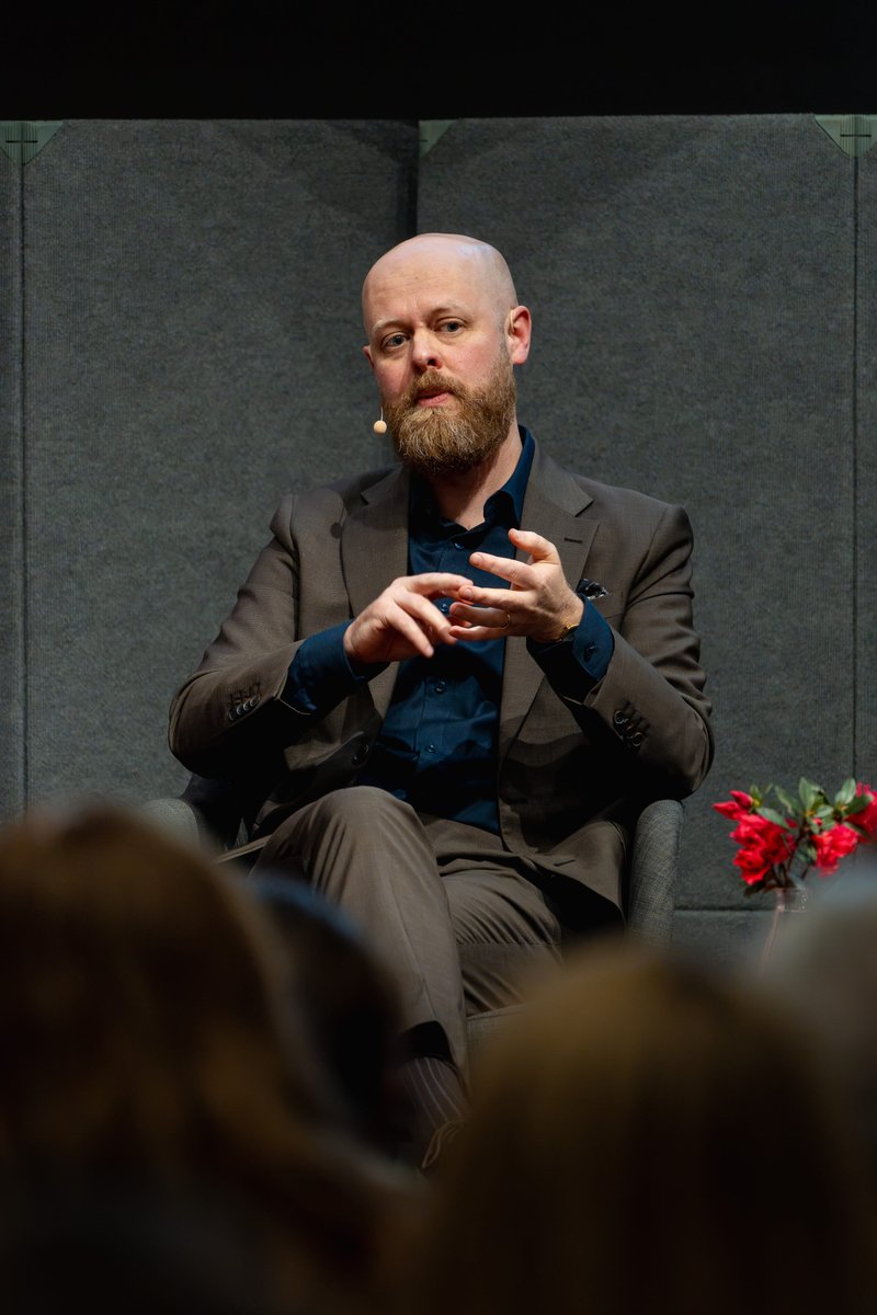 Sydney_Ideas's tweet photo. Why do we need to learn to disagree well?

In our latest Conversations for Good event, @Sydney_Uni philosophers Luara Ferracioli &amp; Alexandre Lefebvre explored how intellectual humility, generosity &amp; curiosity can help us navigate political differences.

🎧 https://t.co/8oGvomKpIo https://t.co/Ta3Orwe497