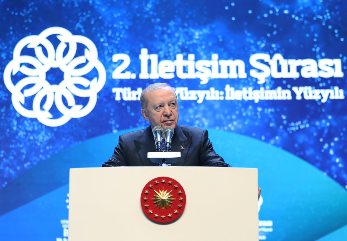tcbestepe_ar's tweet photo. الرئيس أردوغان: "نعتبر مكافحة جميع أشكال التضليل الإعلامي مسألة أمن قومي"
https://t.co/m0FLkHqUPK https://t.co/ToTqjup8Qe