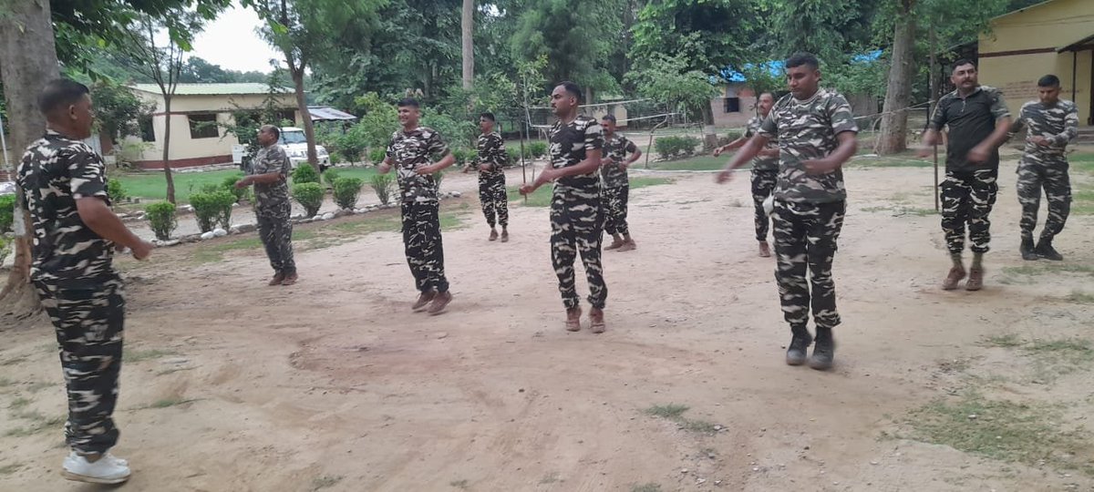 9BnSSB_INDIA's tweet photo. सीमा चौकी में पदस्थापित SSB, 09वीं वाहिनी के जवान नियमित पीटी के माध्यम से शारीरिक क्षमता, अनुशासन एवं परिचालन दक्षता को निरंतर सुदृढ़ बना रहे हैं।
#SSB_INDIA #SSBFTRLUCKNOW #SSBSHQGKP #PhysicalTraining #FitForce #OperationalReadiness https://t.co/oYuNO6rgkc
