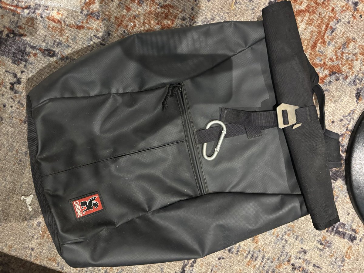 amngvs's tweet photo. #fnfjb preloved chrome industries yalta 2.0 messenger bag, great conditions 1.250jt, minat hub 085260990089 https://t.co/VfLCgKgesG