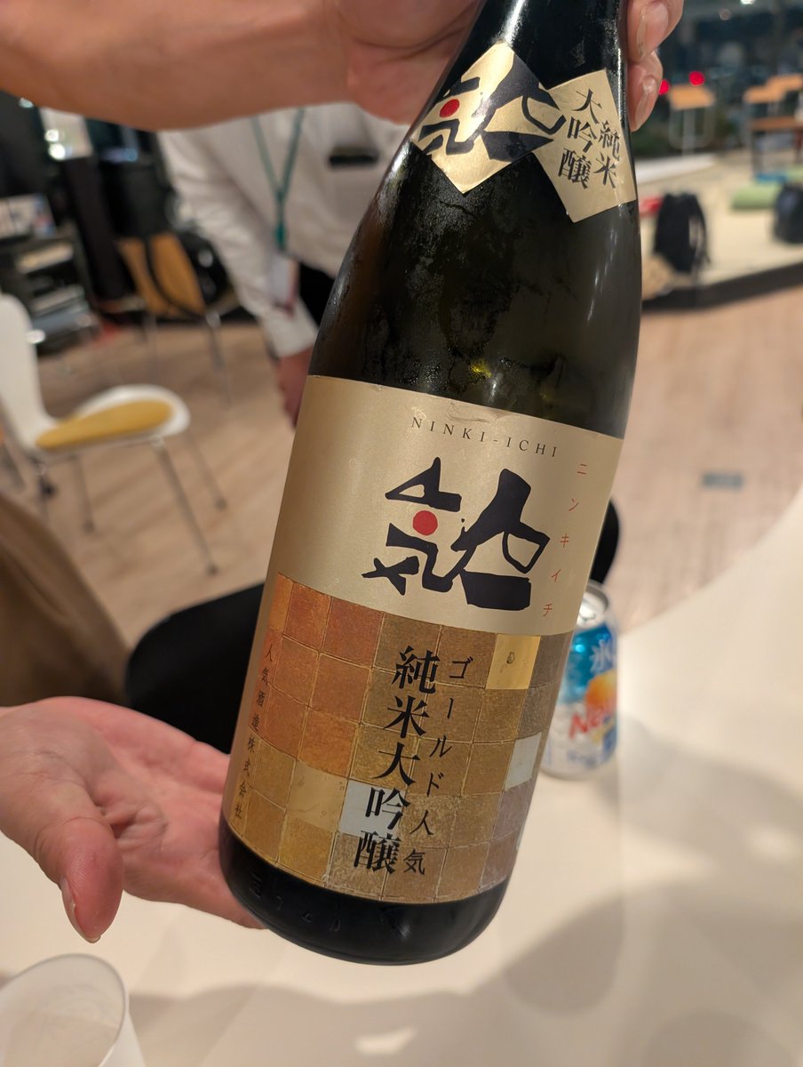dora_e_m's tweet photo. 明日も大人たちは記憶喪失
#devlove https://t.co/5YldqVwO3N