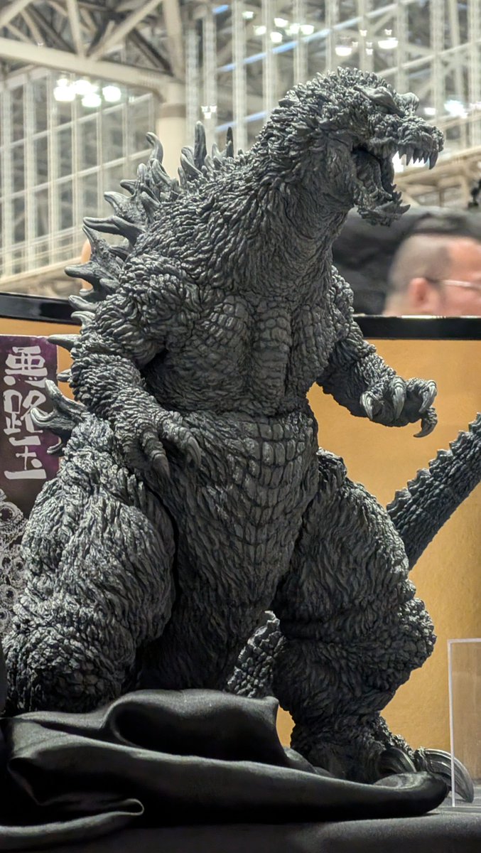 nendoseizin1987's tweet photo. Godzilla 1991 and Godzilla 2001 (Part 2) for ACRO, both sculpted by me, were on display at Wonder Festival! https://t.co/9Oe2AeowKI