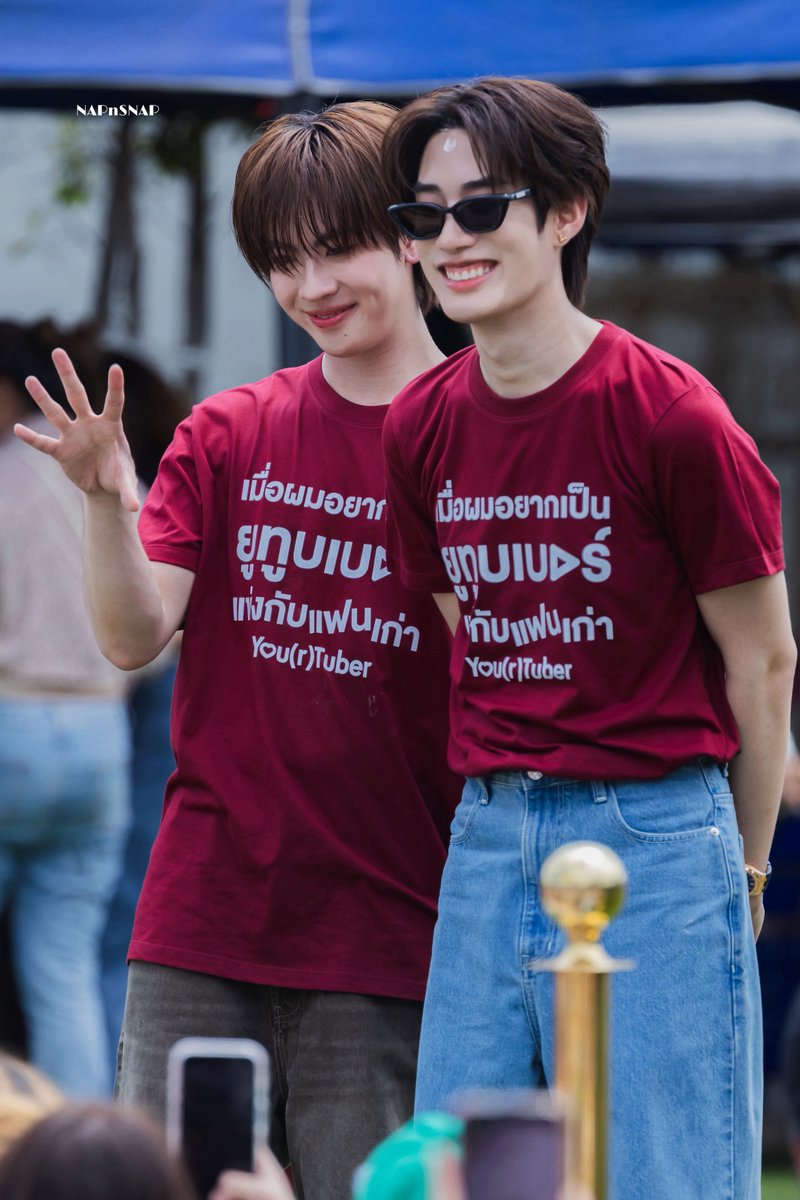 NAPnSNAP's tweet photo. ดูสายตาเติ้ลกับเฟิร์สที่มองมาที่ติดฝนสิ 🥺🥺🥺

YourTuber Worship
#บวงสรวงYourtuber
#TleFirstone #เติ้ลเฟิร์สวัน  
#TLE_mtm #Firstone https://t.co/TF8w4xO0Vl