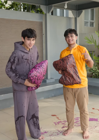 BlessedJinFaith's tweet photo. I truly admire this kind of friendship.  Ang sarap sa feeling na maging kaibigan ni Heath kasi never ka nya kakalimutan. Stanley mentioned before na pantay ang pagtingin ni Heath sa mga friends nya. 💙

He is so blessed to have Heath in his life. 🥹

#HeathJornales https://t.co/jcoWymTsp8