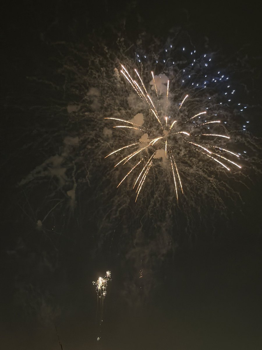 sibuki47's tweet photo. 久しぶりに花火大会行ってきました🎆 https://t.co/UlP964FPXR