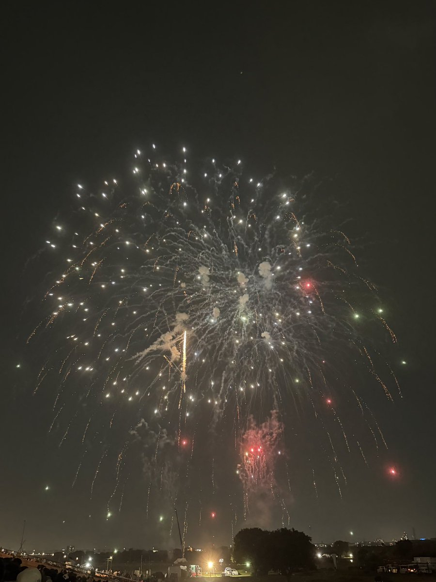 sibuki47's tweet photo. 久しぶりに花火大会行ってきました🎆 https://t.co/UlP964FPXR
