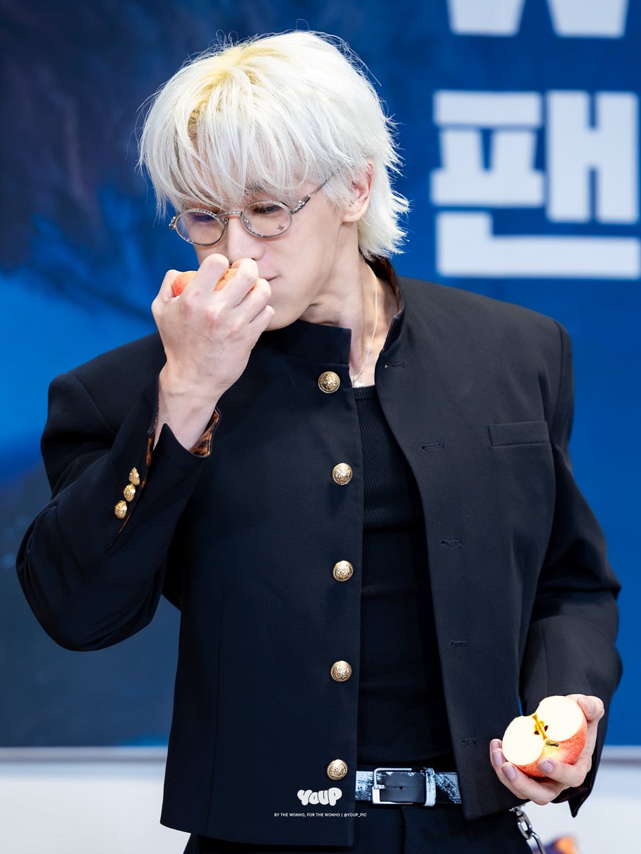 youp_pic's tweet photo. 260726 애플뮤직 대면팬싸 HQ🍎

날카로운 턱선으로 자른 사과가 더 맛있다

#WONHO #원호 https://t.co/FTvLeLQ6Ju