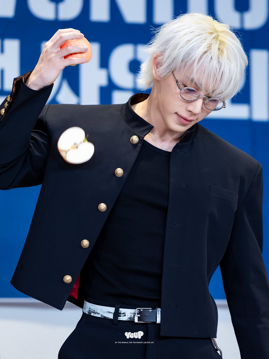 youp_pic's tweet photo. 260726 애플뮤직 대면팬싸 HQ🍎

날카로운 턱선으로 자른 사과가 더 맛있다

#WONHO #원호 https://t.co/FTvLeLQ6Ju