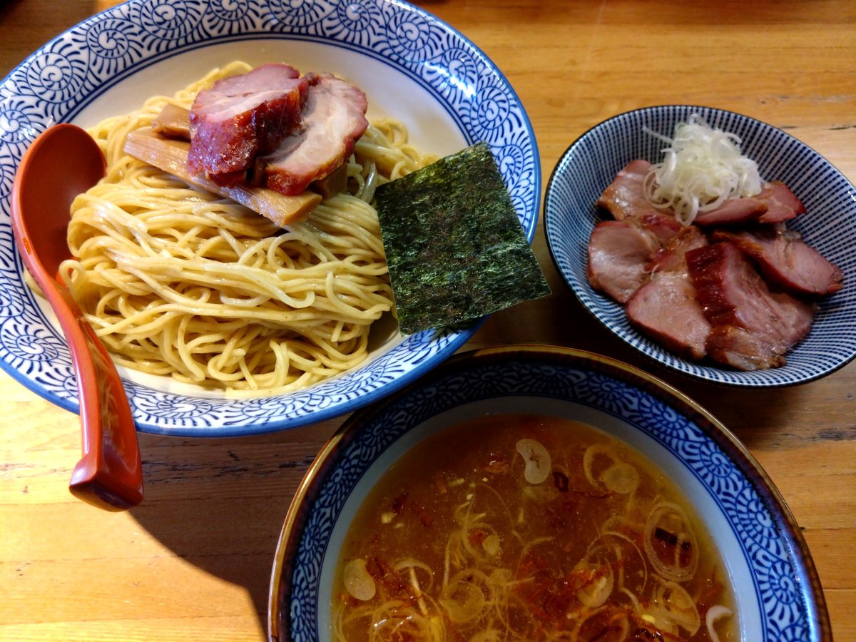 ryuronryuron's tweet photo. 昨日の休みは
#支那そばなかじま さんへ

つけそば(大盛)  焼豚皿

11:27に店内に入り待ち、そして食べ終わり、12:00前には専用駐車場の自分の車中に居ました。

やっぱ、限定のつけそばは美味いねー！夏はこれに限る！！
正直、あと3回は食べたいな！(*´﹃｀*)
ご馳走様様でしたー！！ https://t.co/iJykNSfW01