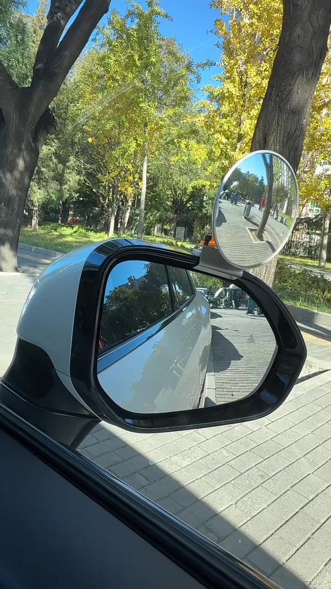 Nguyenken65's tweet photo. Just nailed my first parallel parking—no curb kisses, no panic!  Still shaking a little from the instructor’s “nice” (finally not a sigh), but one step closer to being a road warrior. #LearnerDriver #DrivingTestPrep， https://t.co/YCDnt4PrpD