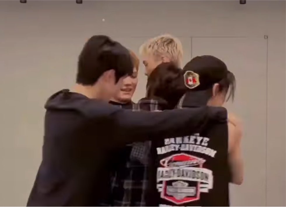 cherrybomb82_'s tweet photo. whenever jaehyun have a chance hahahaha https://t.co/hCVq7aGtCm