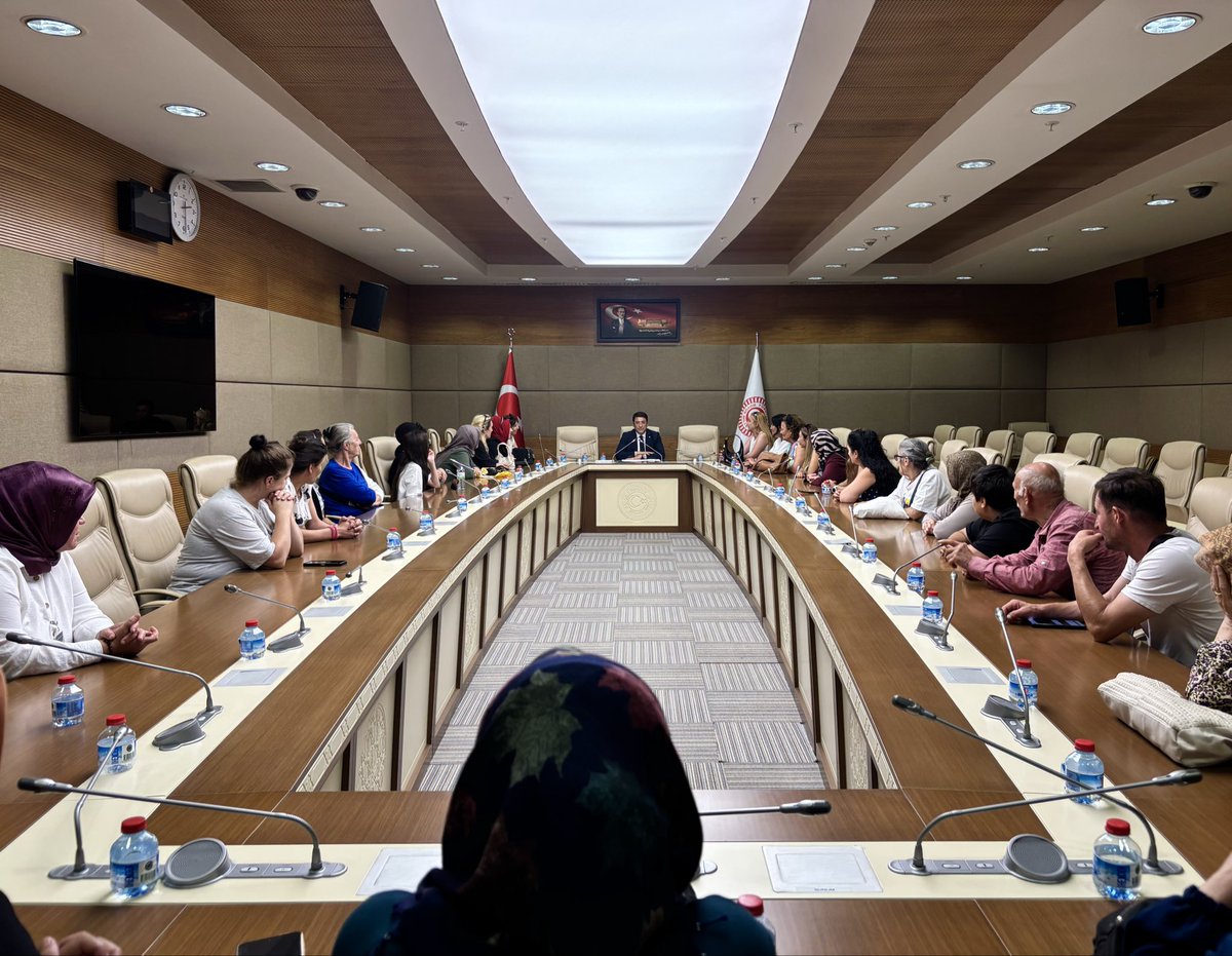 avidrissahin's tweet photo. 📍TBMM

Mahkûm yakınlarıyla bir araya gelerek yaşadıkları sorunları ve infaz uygulamalarına ilişkin kaygılarını dinledik.

Anayasa’nın 10’uncu maddesinde güvence altına alınan eşitlik ilkesi infazda da eksiksiz uygulanmalıdır. Adalet kişiye göre değişmez, infazda ayrım kabul edilemez!