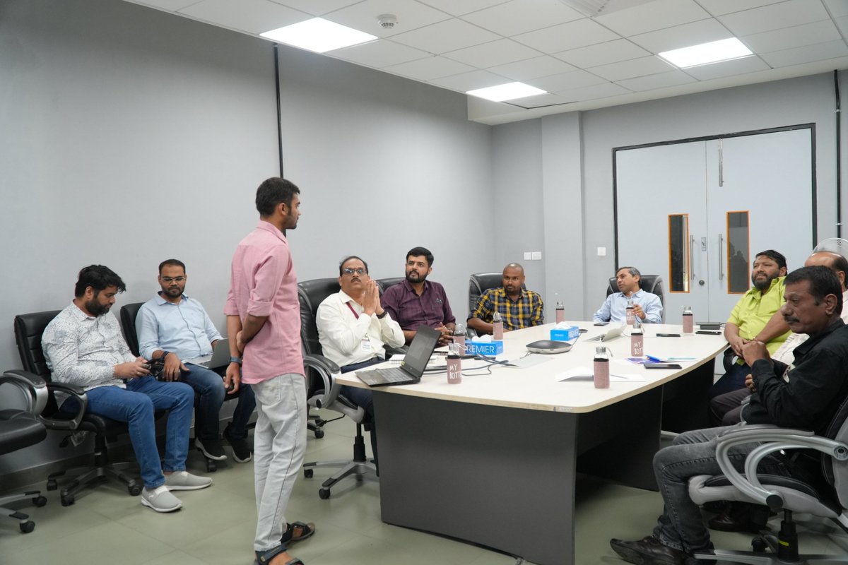 iTICIncubator's tweet photo. iTIC Incubator, IIT Hyderabad, in collaboration with CoDE, hosted an interactive session with Shri Madhukar Babu Kuchipudi, engaging CoDE-supported startups on their progress, challenges, commercialization, market opportunities, and growth strategies. https://t.co/uOWwdIrIpj