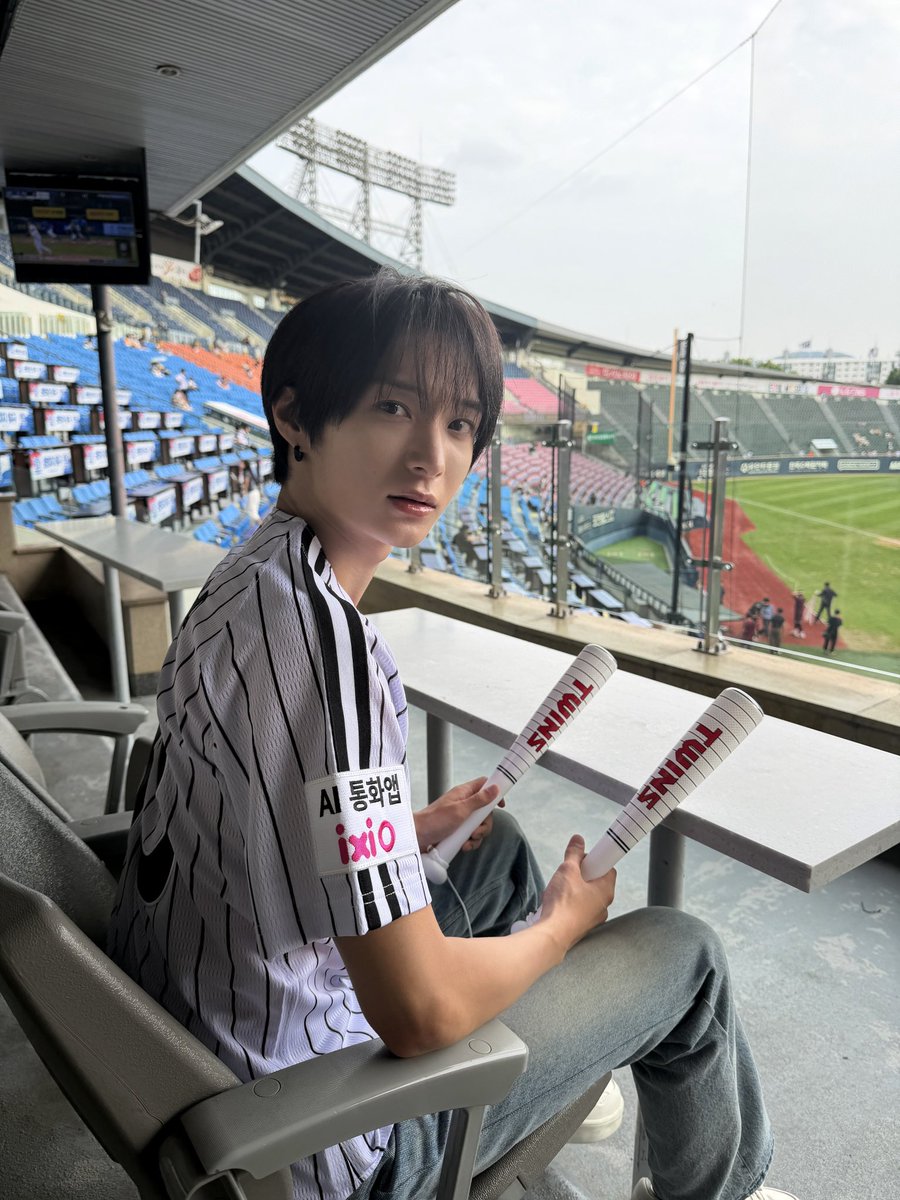 kickflip_jype's tweet photo. 📸ᴋɪᴄᴋᴋɪᴄᴋᴅᴀʏ

260728
LG 트윈스 시구

#KickFlip #킥플립
#동화 #Donghwa https://t.co/9BAyxFbFSC