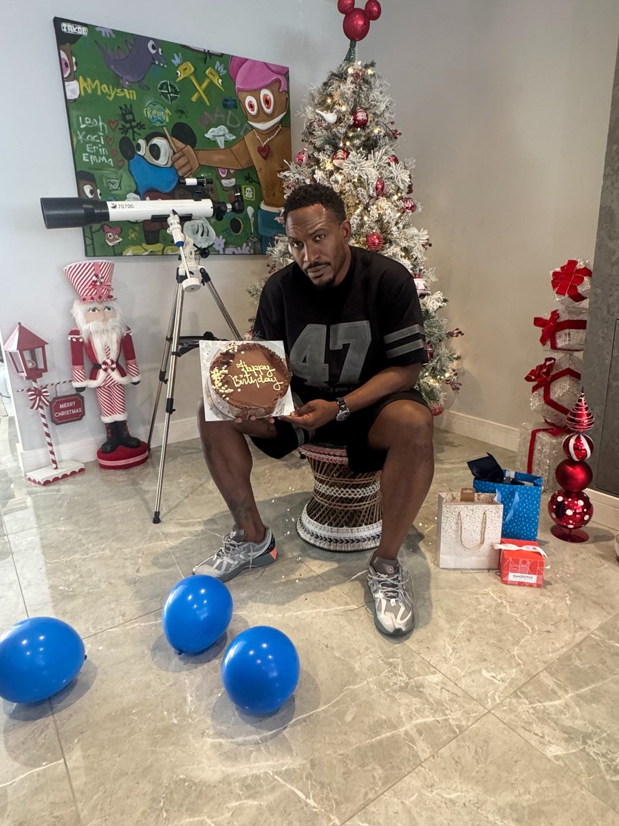 StevoTheMadMan's tweet photo. Uh, buss a shot for a real one
I don't mean a gun finger, buss a real one 💥 34 years old today 🥳 https://t.co/2Qzu9VQzbN