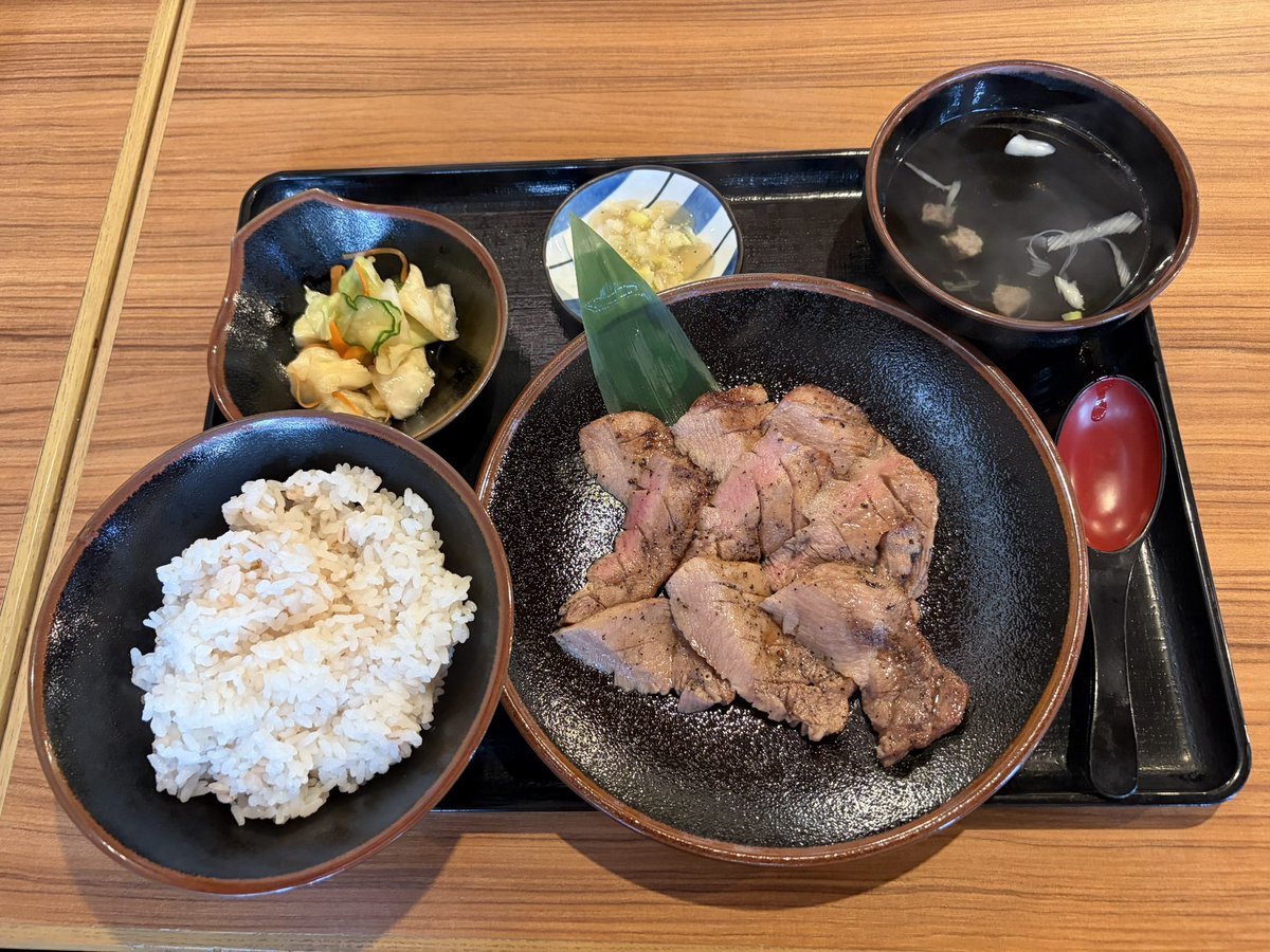 baliusb's tweet photo. #ささ川 #牛たん
#牛たん丼 #厚切り牛たん #薄切り牛たん
#中津グルメ #中津ランチ #中津ディナー https://t.co/6KhXcUiJqz