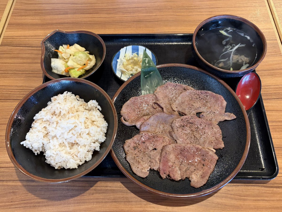 baliusb's tweet photo. #ささ川 #牛たん
#牛たん丼 #厚切り牛たん #薄切り牛たん
#中津グルメ #中津ランチ #中津ディナー https://t.co/6KhXcUiJqz