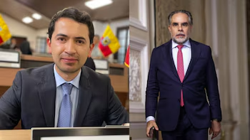 Horadelaverdad's tweet photo. #ENVIVO "No es posible que casos como los de Armando Benedetti sigan en la impunidad. 

Hay que exigir resultados y presionar para que la justicia actúe. No podemos permitir que siga la sensación de que cualquiera puede hacer lo que quiera sin enfrentar consecuencias." @Danielbricen 

Escúchenos en:
YT
https://t.co/zqU5KKcP66