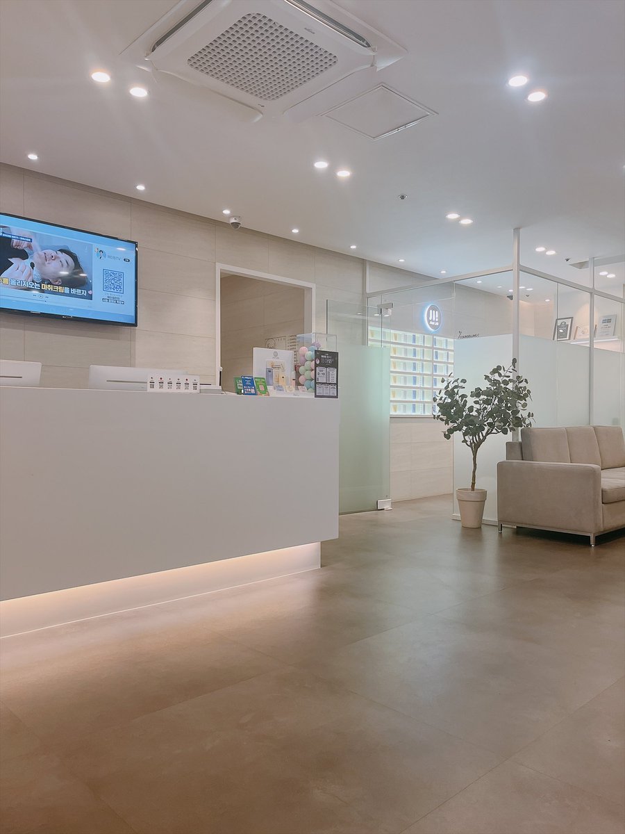 0926leeyu's tweet photo. 📍@jfeelclinic 弘大店

アクアピールと最近サボってるピコトーニングを受けました！

術後は確実に毛穴が小さく目立たなくなってた👏🏻
更に良かったのは、肌診断で肌の結果をもらえて今後必要な対策がわかる☺️

#Jfeelクリニック #韓国美容 #弘大皮膚科 #アクアピール #jfeelClinic弘大 #韓国肌管理 https://t.co/ZZmj6YWtP1