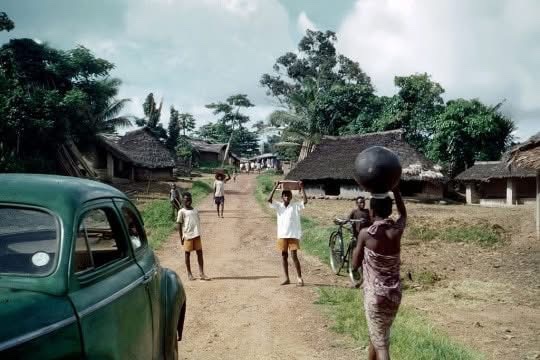 NigeriaStories's tweet photo. Afikpo village, Ebonyi state Nigeria  🇳🇬 1950s https://t.co/yYDcrbOydl