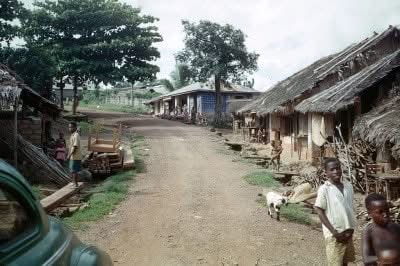 NigeriaStories's tweet photo. Afikpo village, Ebonyi state Nigeria  🇳🇬 1950s https://t.co/yYDcrbOydl
