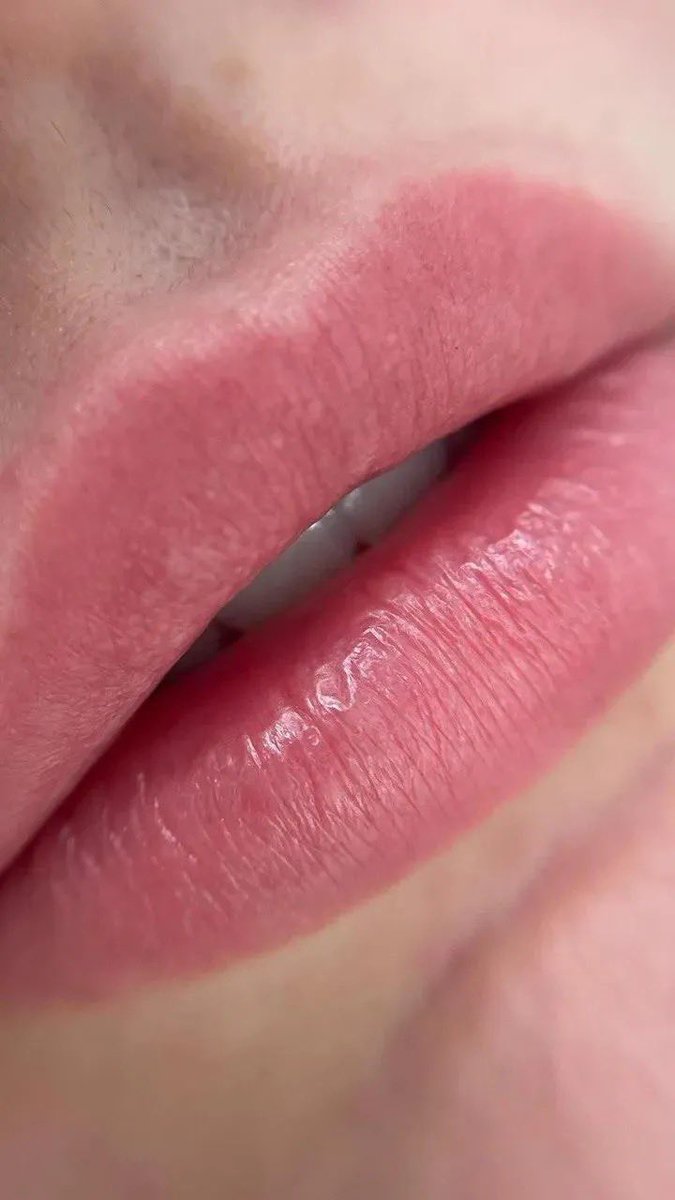 lereeng's tweet photo. THANKS bgttt yg udah racunin lip serum ini 😭

ga expect lipbikin bibir keliatan lebih🥲 plump. bibir yang lg kering jadi keliatan lebih smooth, ditambah hasil akhirnya pinkish dewy look… CANTIKK BETULL https://t.co/UPOvvU0kFM