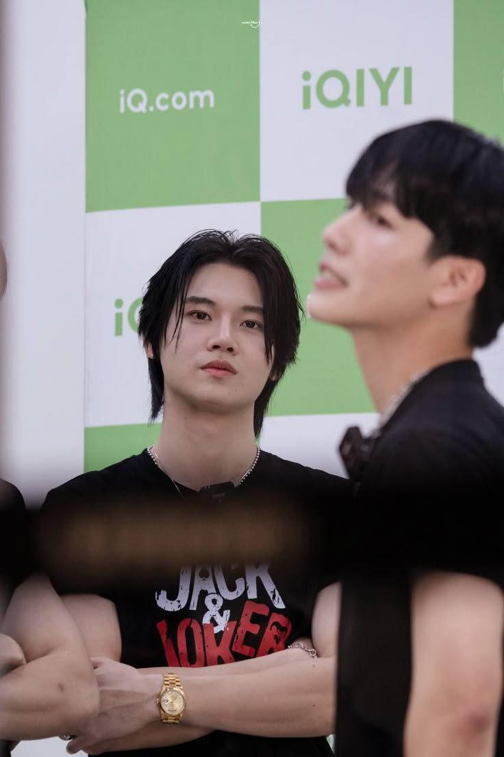 yinwoing's tweet photo. this exact look yin gives every time he looks at his loml, war. https://t.co/6nuCdEYTO5