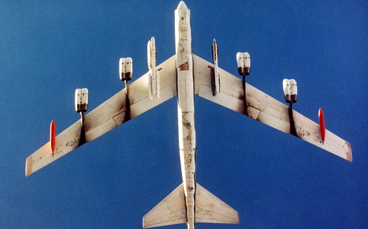 BoeingB52BUFF's tweet photo. At maximum takeoff weight, fuel accounts for 64% of the total 488,000 lbs. 

Airframe: 38%

Payload: 14%

Yes, this adds up to more than 100%. 

Do you know why? https://t.co/8zbHpQVjKI