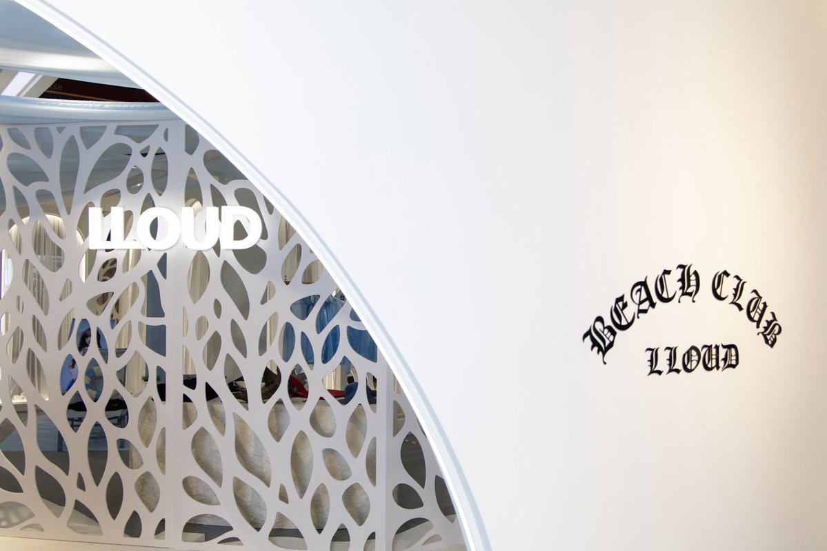 siamdiscovery1's tweet photo. The LLOUD BEACH CLUB POP-UP has officially landed 🏖️🌊

Discover the exclusive beach aesthetic right in the city and secure pieces from the exclusive summer collection.

Exclusive privilege for ONESIAM Members! Redeem your access to LLOUD BEACH CLUB POP-UP IN BANGKOK on the ONESIAM SuperApp. Click here.
https://t.co/1NDJFV1yxQ 

📅 28 Jul - 2 Aug 26
⏰ 11:00 AM - 9:00 PM
📍 Creative Space, 3rd FL., Siam Discovery

👉🏻Click to View More Photos : https://t.co/AAnIrOdFiy

#SiamDiscovery #TheExploratorium #BeRevolutionary #ComePlayWithUs #LISA #LLOUD #LLOUDBEACHCLUB_BANGKOK #BNJ #SiamDiscoveryxLLOUD