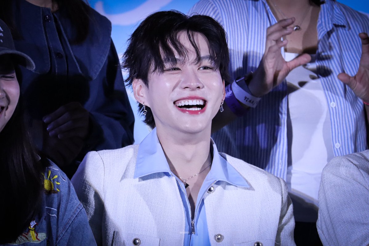 beveris_79's tweet photo. อ้วมน่ารักอ่า ยิ้มเห็นฟันครบทุกซี่😆💕

#BesideTheSkySpecialEpisode
🌷– #bbverpj ꕤ https://t.co/IwsCIso6B3