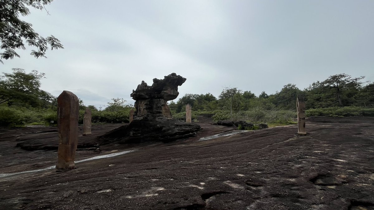 orchlit's tweet photo. พุดเรยชั้นร้องไห้ขี้มูกไหล wtf you mean im standing here under the same sun and moon as the people who live here 3000 years ago. https://t.co/PZTg1R2zuW