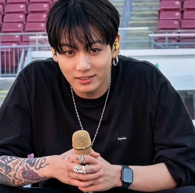 karkonzana's tweet photo. Jungkook is officially the most-streamed K-pop soloist in Spotify history. https://t.co/HDATGlDzNy