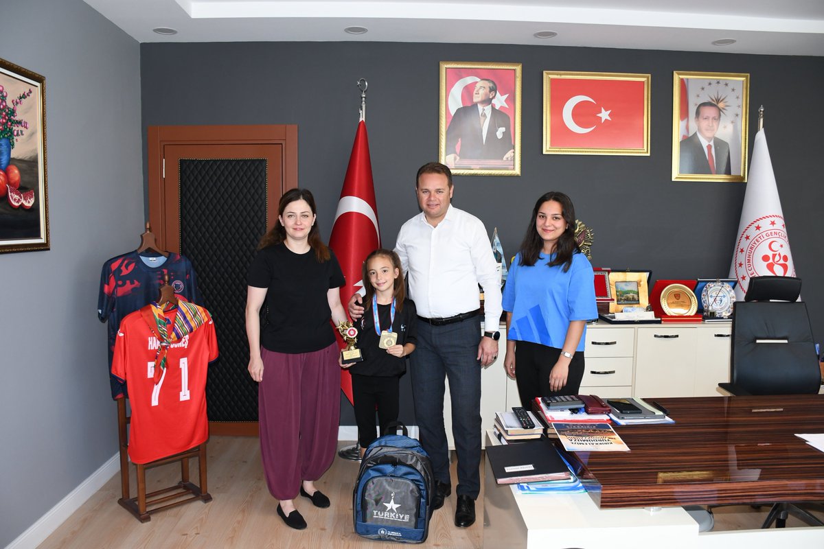 GSB_Kirikkale's tweet photo. 🏆 Kırıkkale'mizin Gururu, Türkiye Şampiyonu Melek Su Özcan'ı İl Müdürlüğümüzde ağırladık.
23-25 Temmuz tarihleri arasında Tokat'ta düzenlenen Süper Minikler Türkiye Judo Şampiyonası'nda 25 kg kategorisinde Türkiye Şampiyonu olarak ilimize büyük bir gurur yaşatan https://t.co/dVuqfevF7y