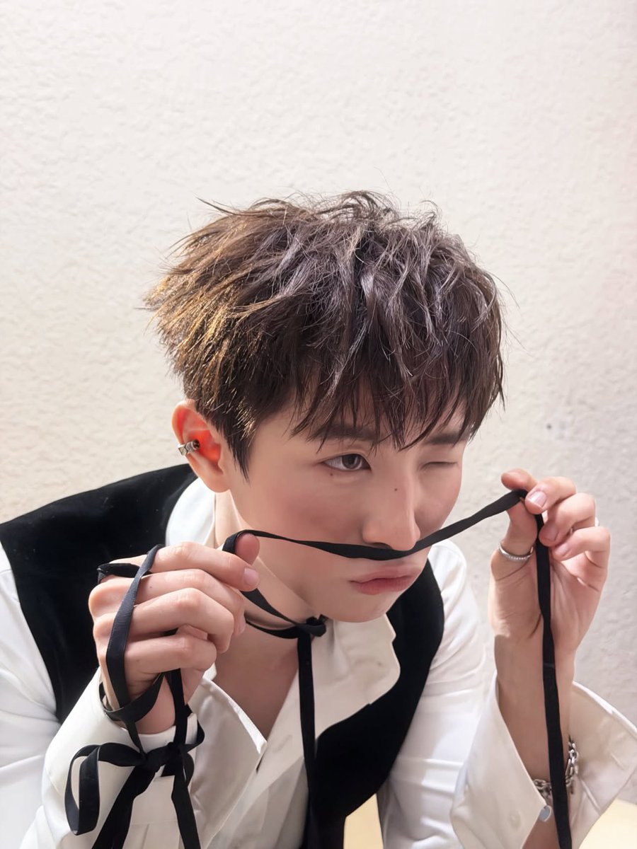 Uniafar's tweet photo. Điều làm mình mong đợi ở Tinh Hà Say Hi chính là được thấy CONGB tiếp tục bùng nổ trên sân khấu. 🌟
#CONGB #TinhHaSayHi #CONGBTinhHaSayHi #ShineWithCONGB #CONGB #TinhHaSayHi #CONGBTinhHaSayHi #콩비 https://t.co/F4HVAfiXoV